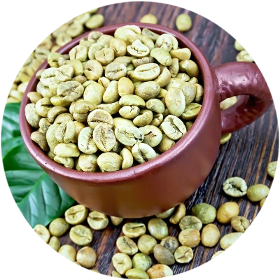 حبوب البن الأخضر في كوب بني كبير